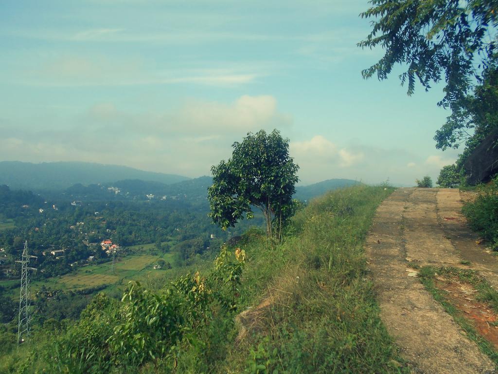 Sapphire Holiday Resort Ratnapura Esterno foto