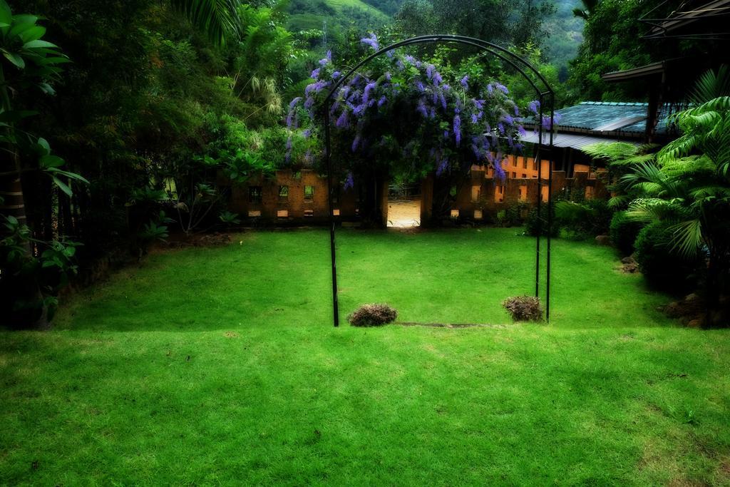 Sapphire Holiday Resort Ratnapura Esterno foto
