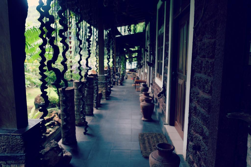 Sapphire Holiday Resort Ratnapura Esterno foto