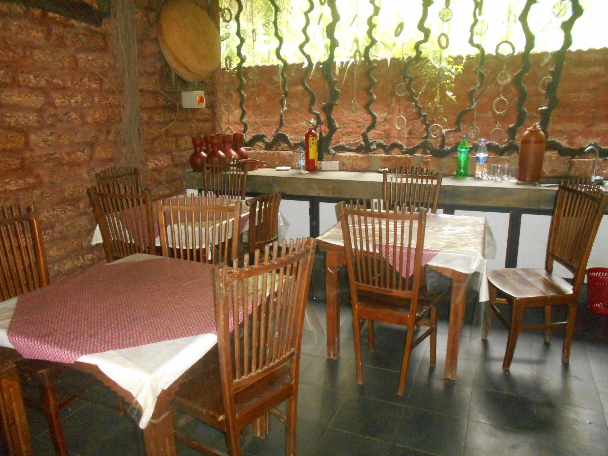 Sapphire Holiday Resort Ratnapura Esterno foto