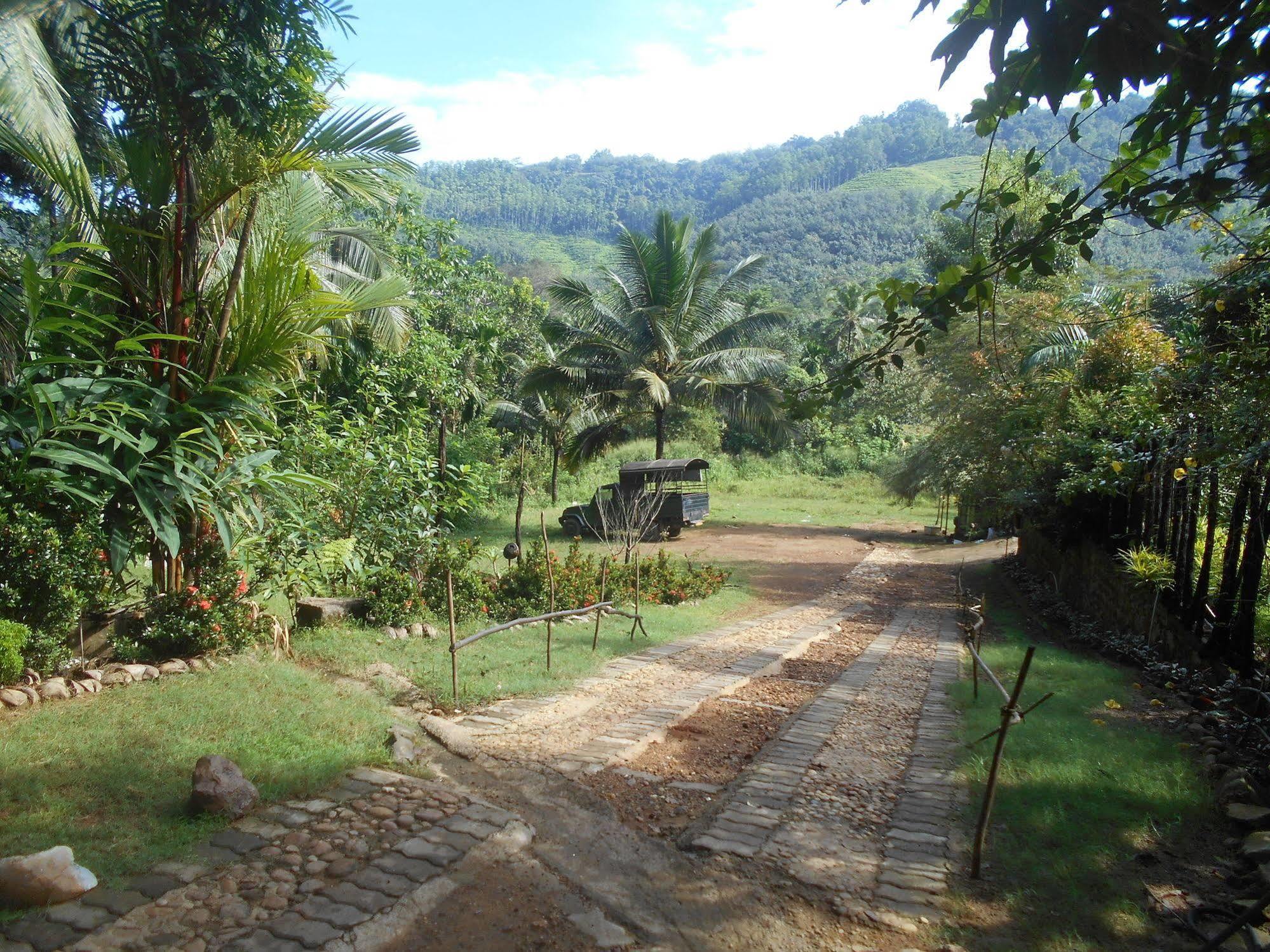Sapphire Holiday Resort Ratnapura Esterno foto
