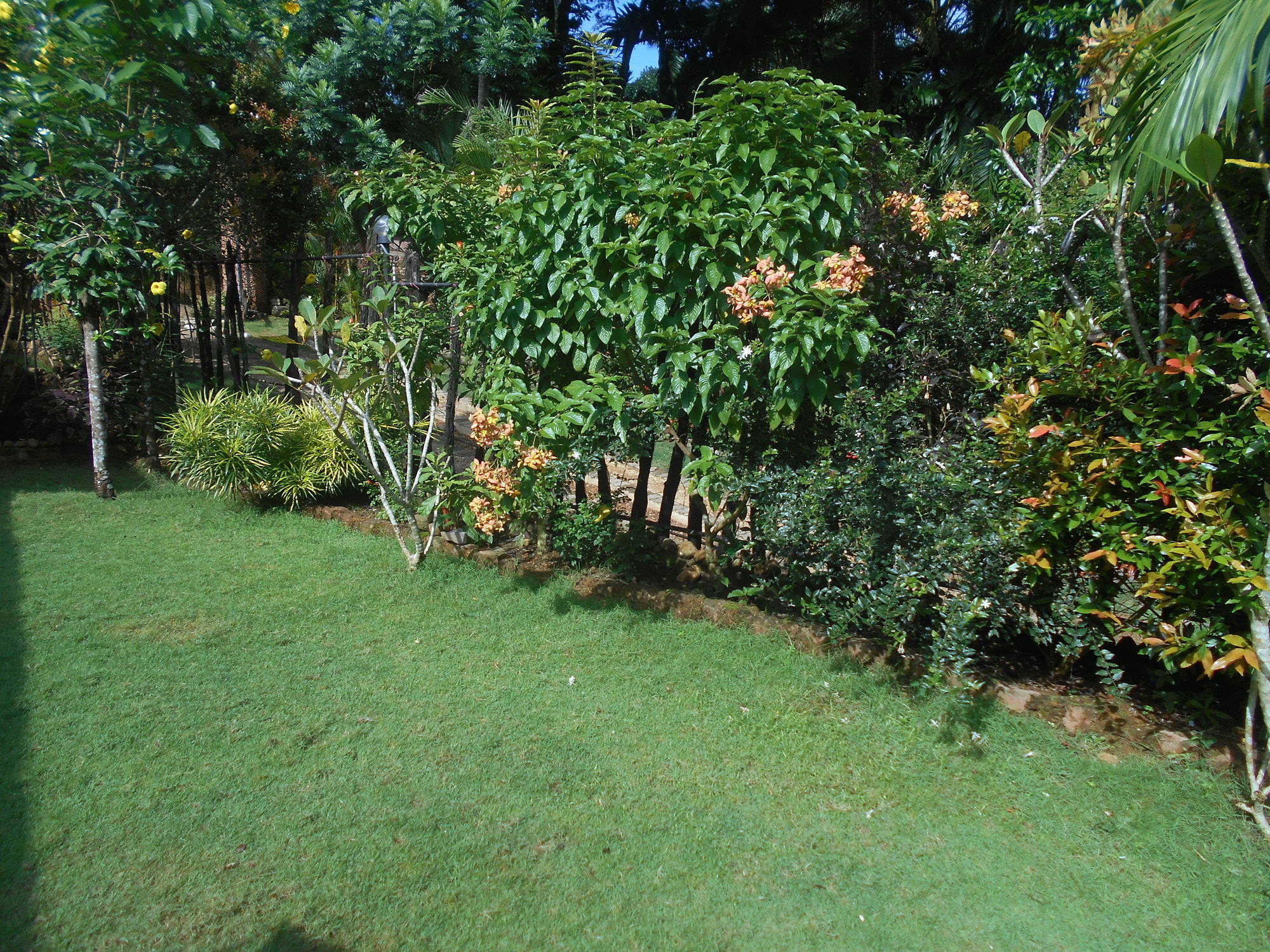 Sapphire Holiday Resort Ratnapura Esterno foto